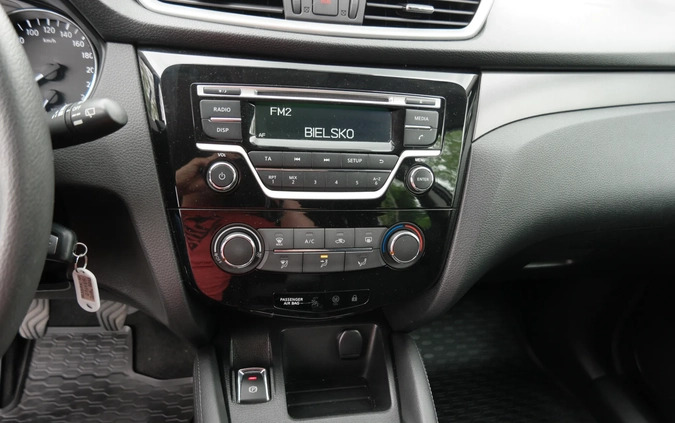 Nissan Qashqai cena 59900 przebieg: 83900, rok produkcji 2017 z Trzebinia małe 631
